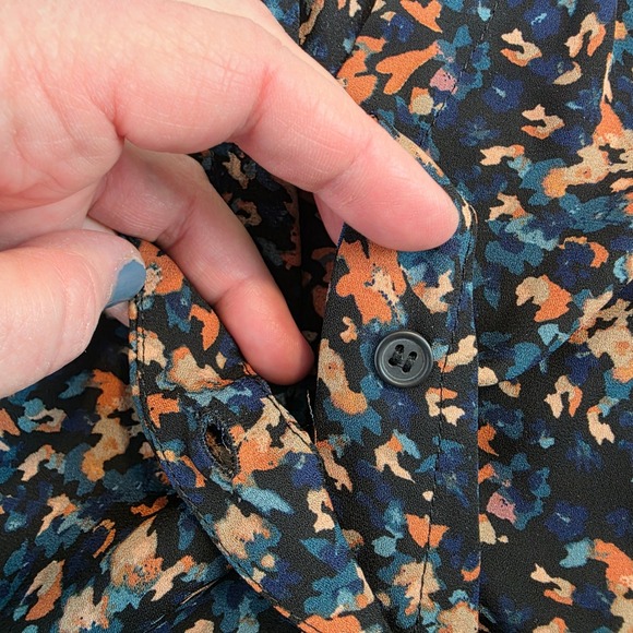 Evereve Womens Sleeveless V-Neck Blouse Multicolor Floral Smocked Top Small - Picture 7 of 11